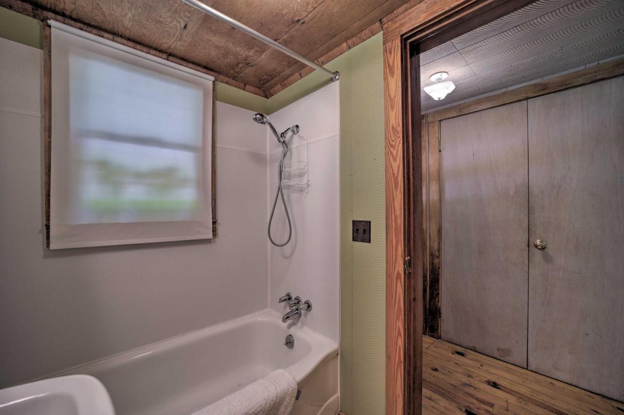 Historic Cabin Grill And Hiking Trail Access! Bryson City Eksteriør billede
