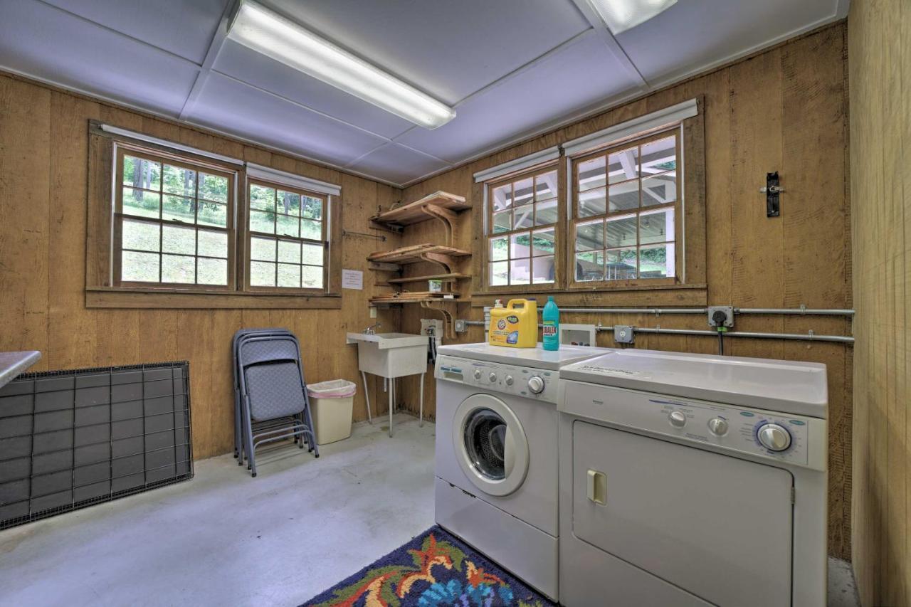 Historic Cabin Grill And Hiking Trail Access! Bryson City Eksteriør billede