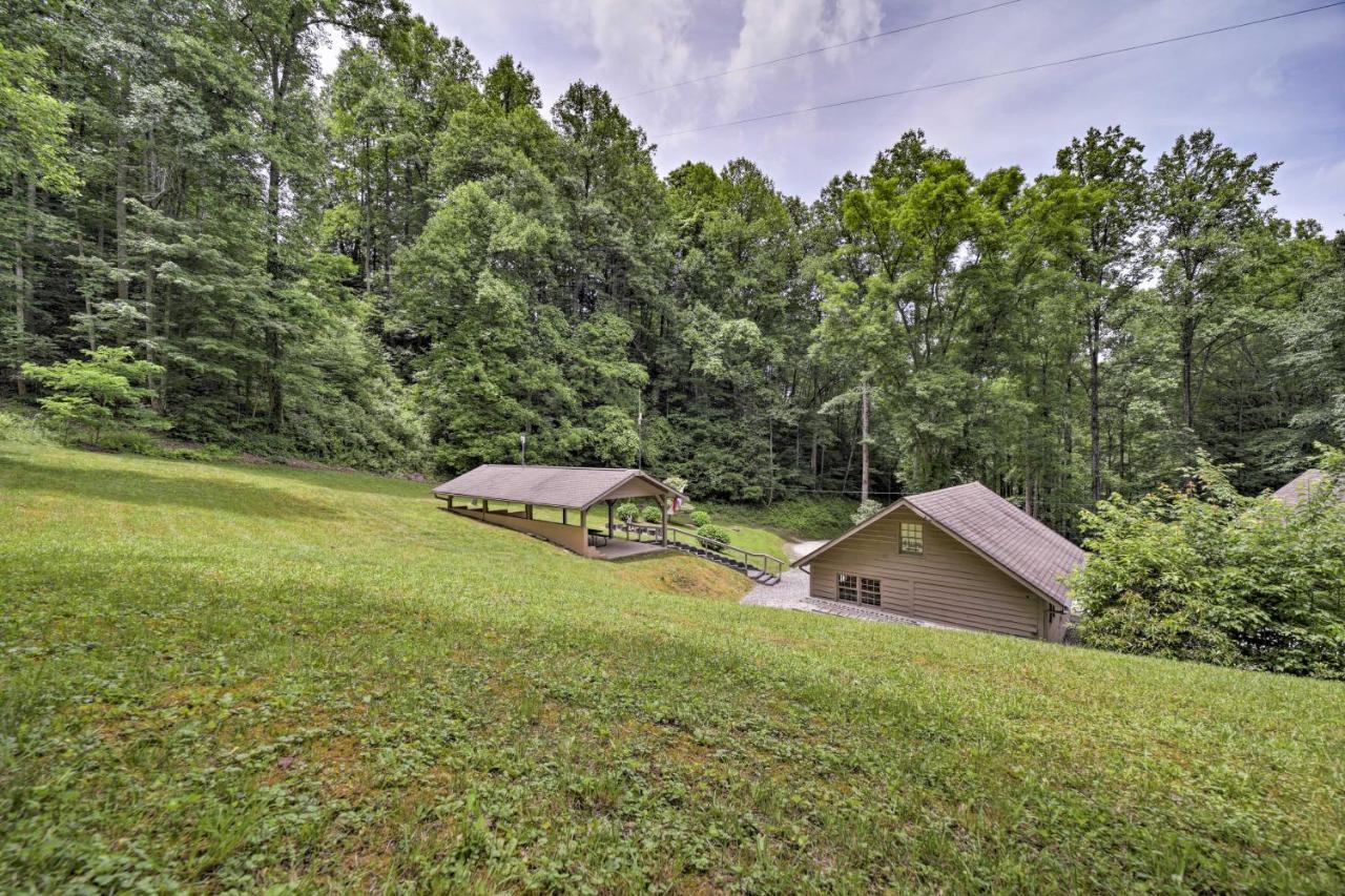Historic Cabin Grill And Hiking Trail Access! Bryson City Eksteriør billede