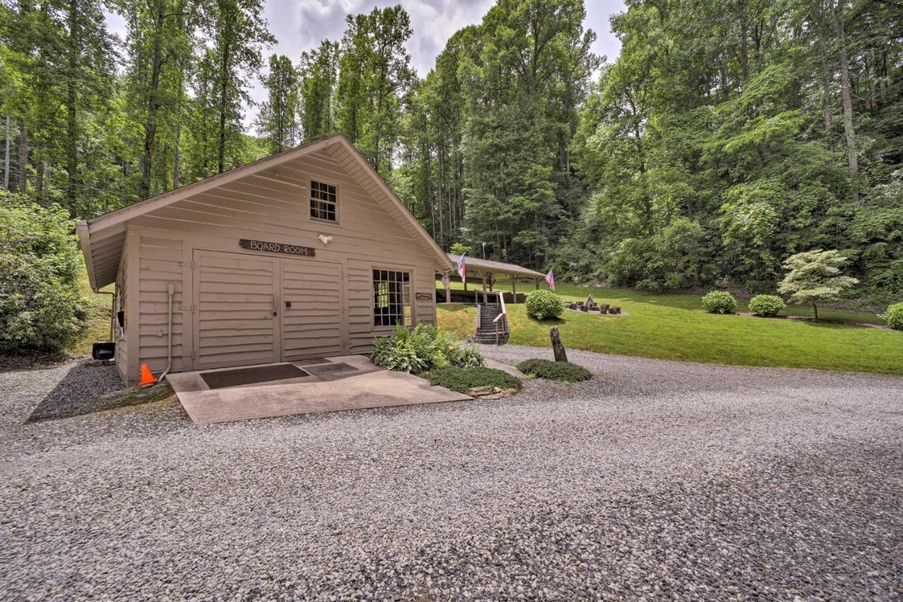 Historic Cabin Grill And Hiking Trail Access! Bryson City Eksteriør billede